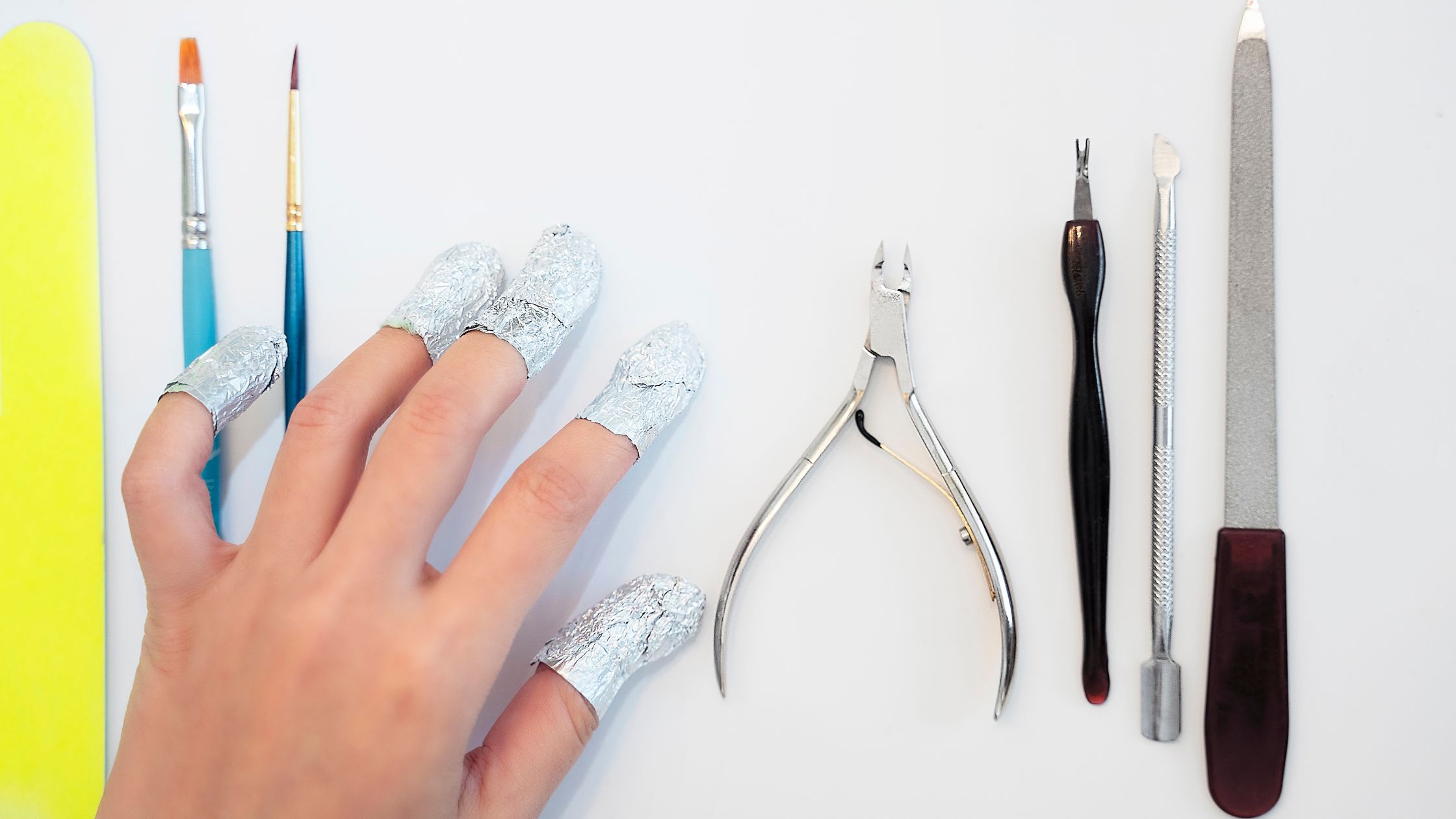 how to put foil on nails